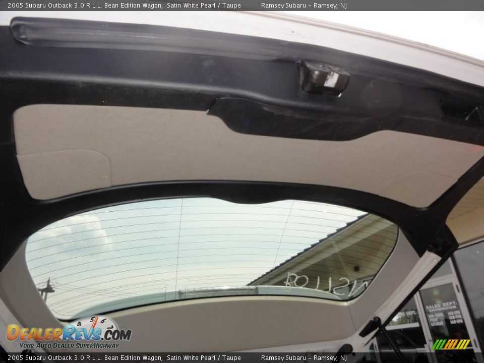 2005 Subaru Outback 3.0 R L.L. Bean Edition Wagon Satin White Pearl / Taupe Photo #34