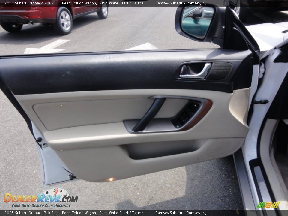 Door Panel of 2005 Subaru Outback 3.0 R L.L. Bean Edition Wagon Photo #36