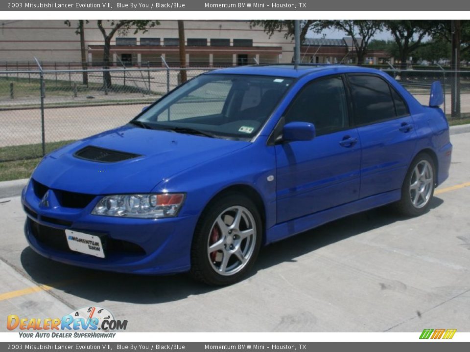 Front 3/4 View of 2003 Mitsubishi Lancer Evolution VIII Photo #11