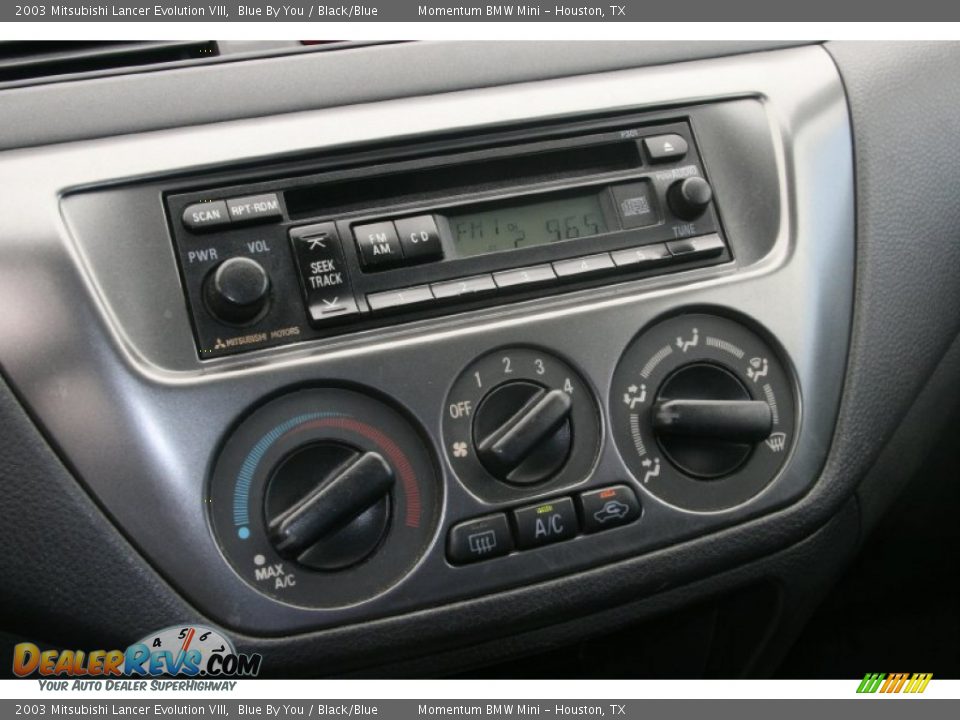 Controls of 2003 Mitsubishi Lancer Evolution VIII Photo #31