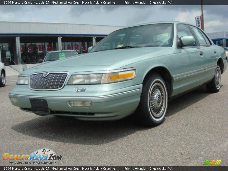 Front 3/4 View of 1996 Mercury Grand Marquis GS Photo #1