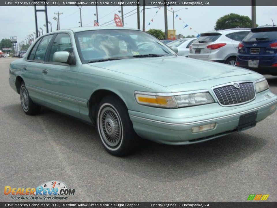 Front 3/4 View of 1996 Mercury Grand Marquis GS Photo #6