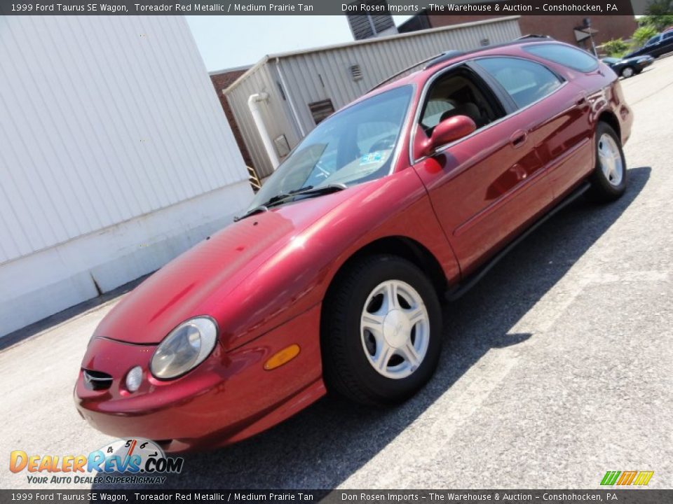 1999 Ford Taurus SE Wagon Toreador Red Metallic / Medium Prairie Tan Photo #2