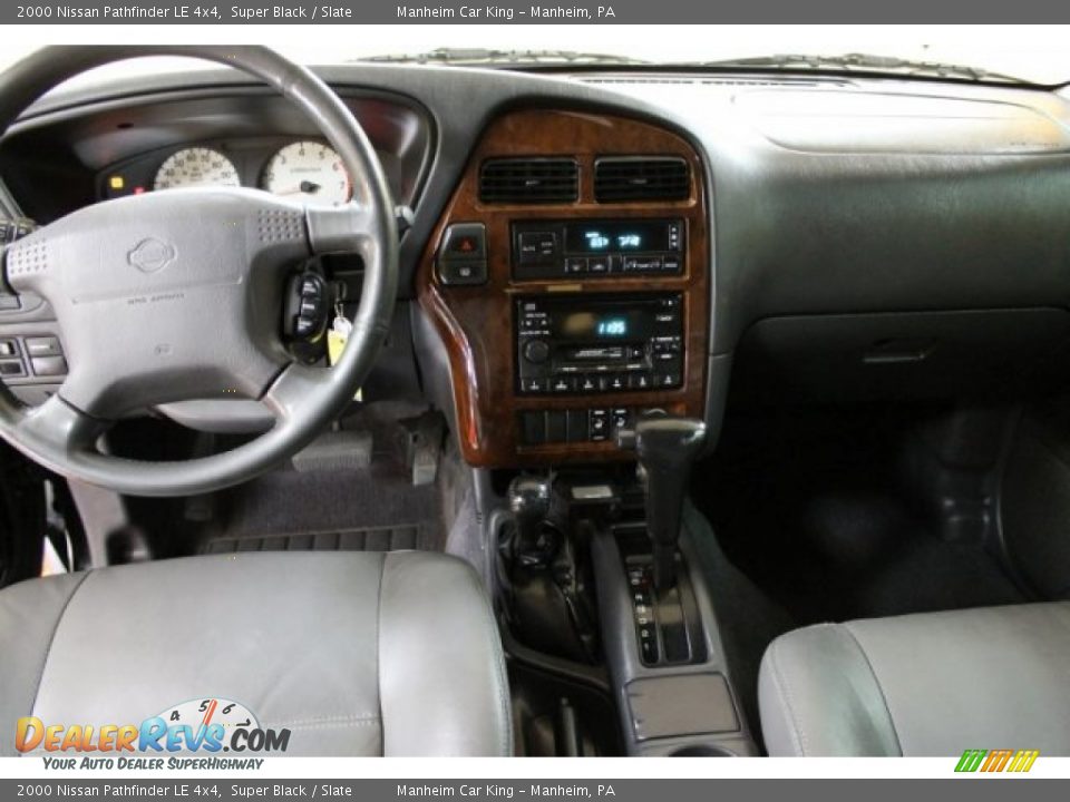 2000 Nissan Pathfinder LE 4x4 Super Black / Slate Photo #5