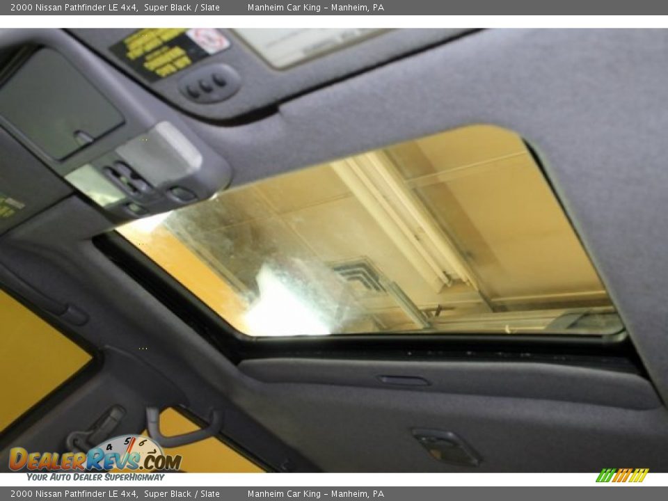 2000 Nissan Pathfinder LE 4x4 Super Black / Slate Photo #8