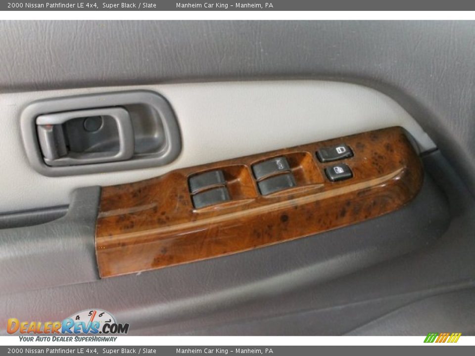 2000 Nissan Pathfinder LE 4x4 Super Black / Slate Photo #10