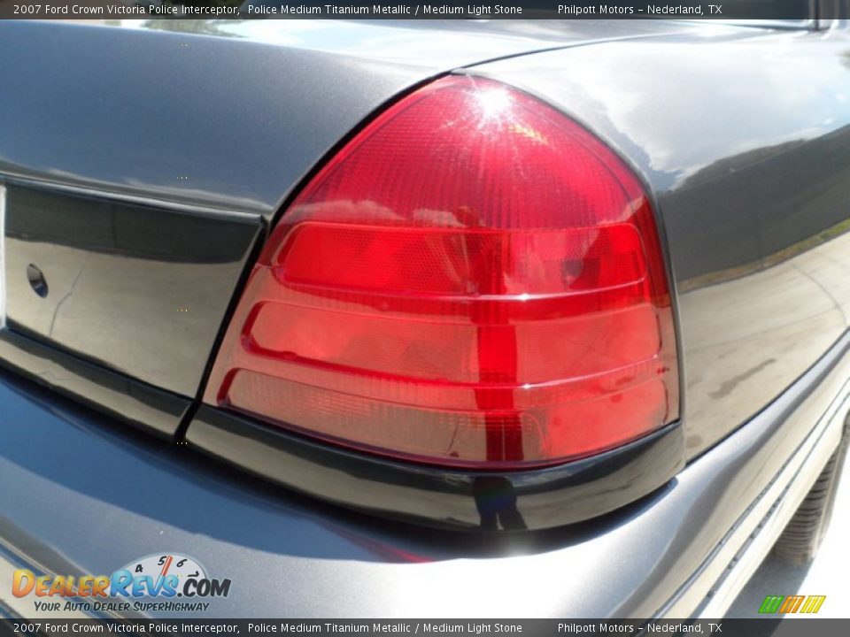 2007 Ford Crown Victoria Police Interceptor Police Medium Titanium Metallic / Medium Light Stone Photo #21