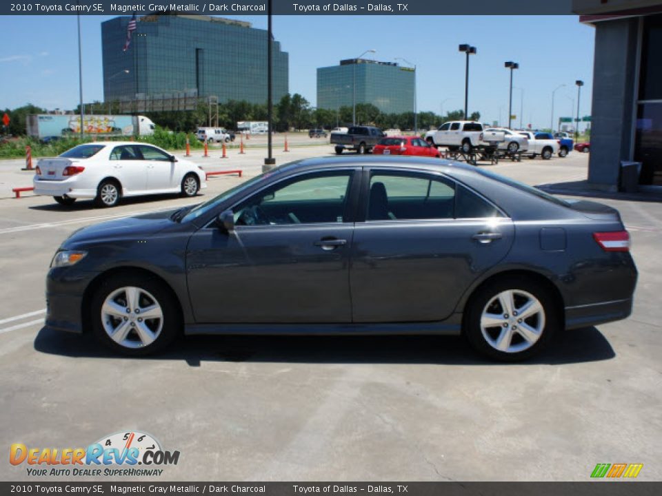 2010 Toyota Camry SE Magnetic Gray Metallic / Dark Charcoal Photo #2