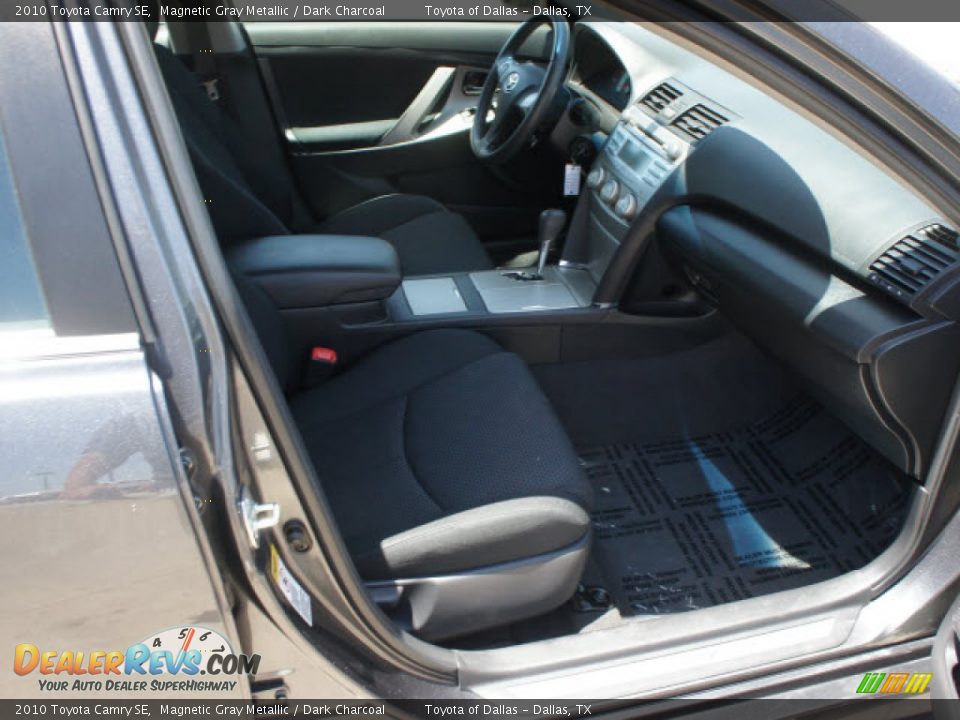 2010 Toyota Camry SE Magnetic Gray Metallic / Dark Charcoal Photo #16