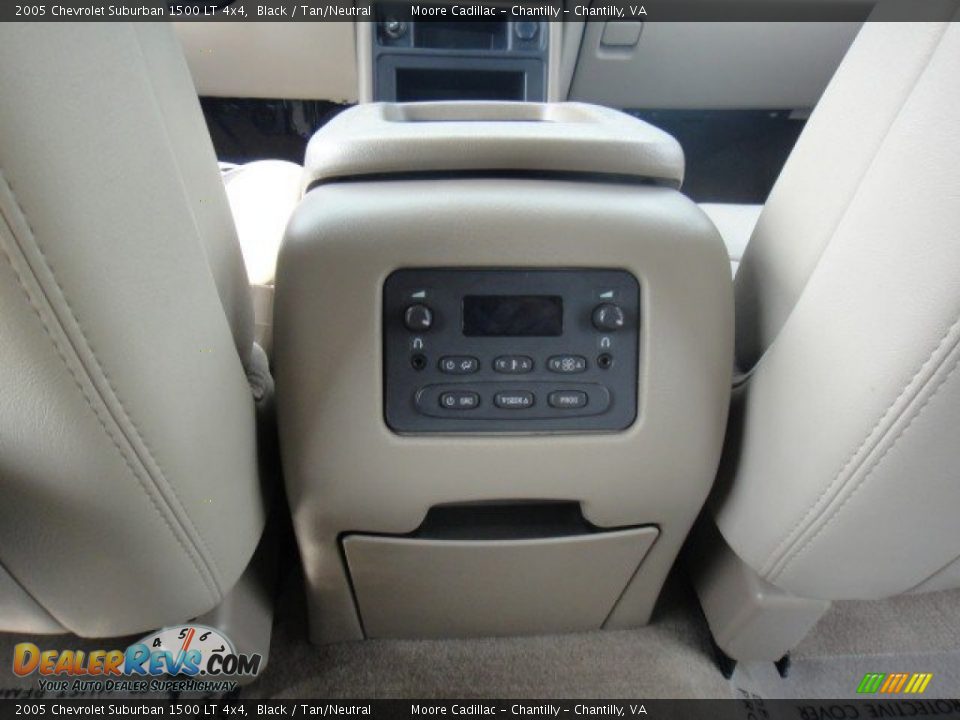 2005 Chevrolet Suburban 1500 LT 4x4 Black / Tan/Neutral Photo #23
