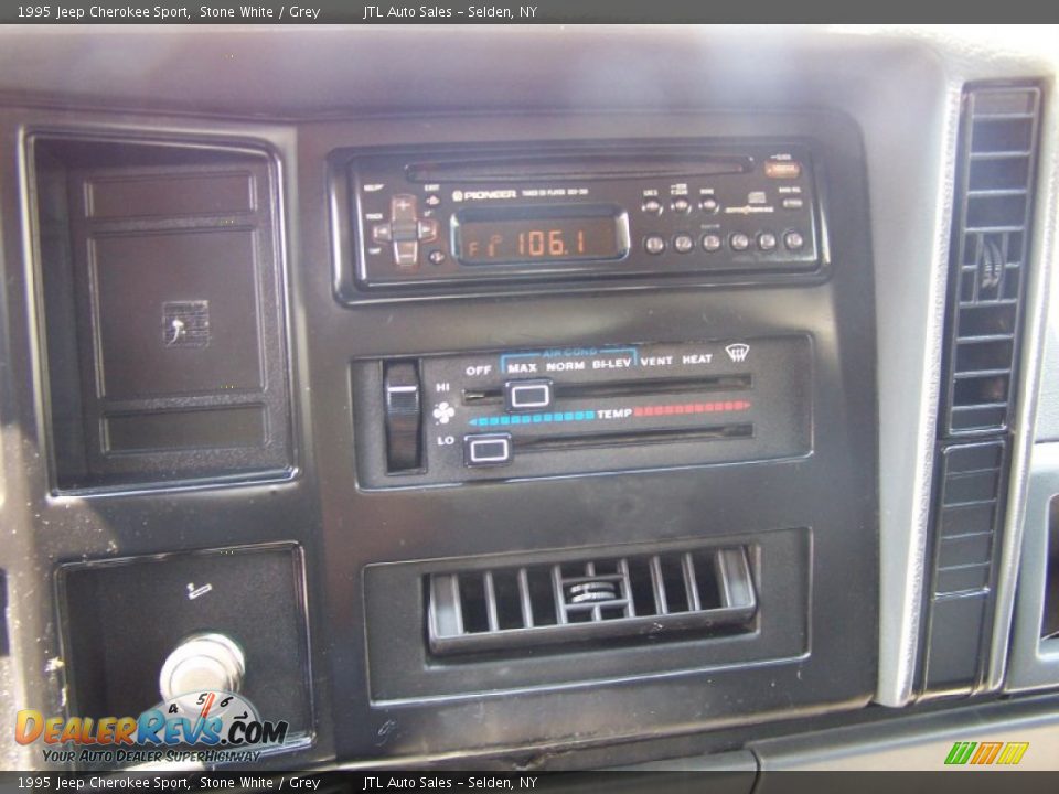 1995 Jeep Cherokee Sport Stone White / Grey Photo #10