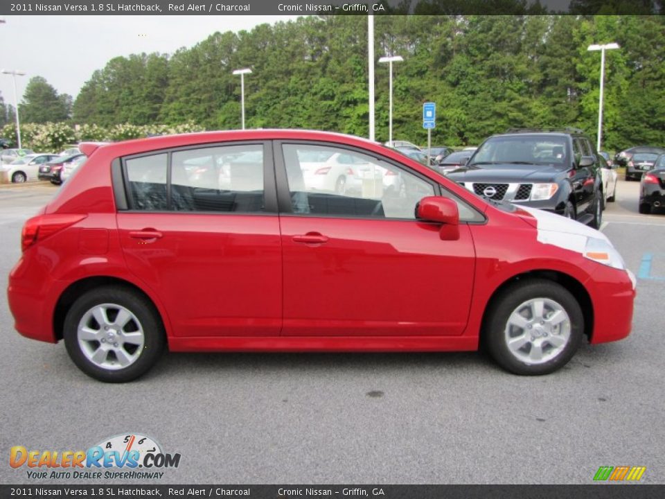 2011 Nissan versa hatchback red #1