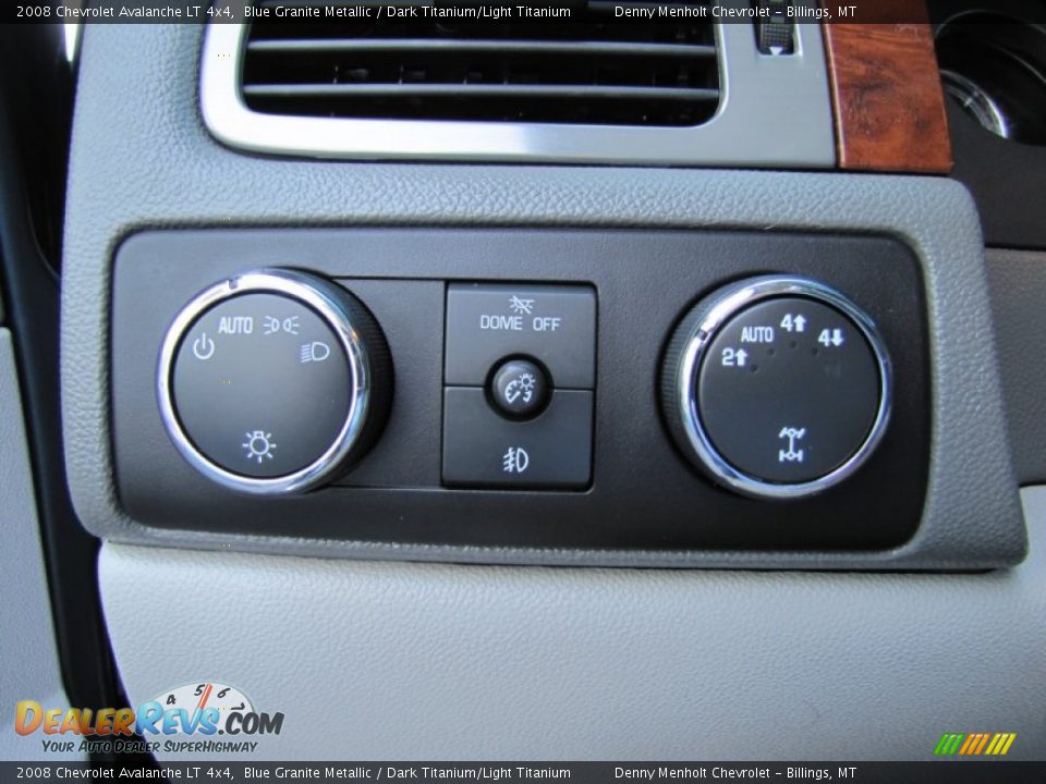 Controls of 2008 Chevrolet Avalanche LT 4x4 Photo #11