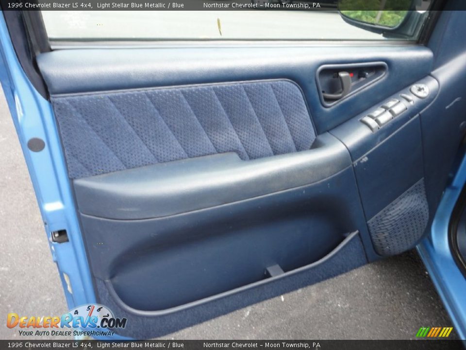 Door Panel of 1996 Chevrolet Blazer LS 4x4 Photo #10