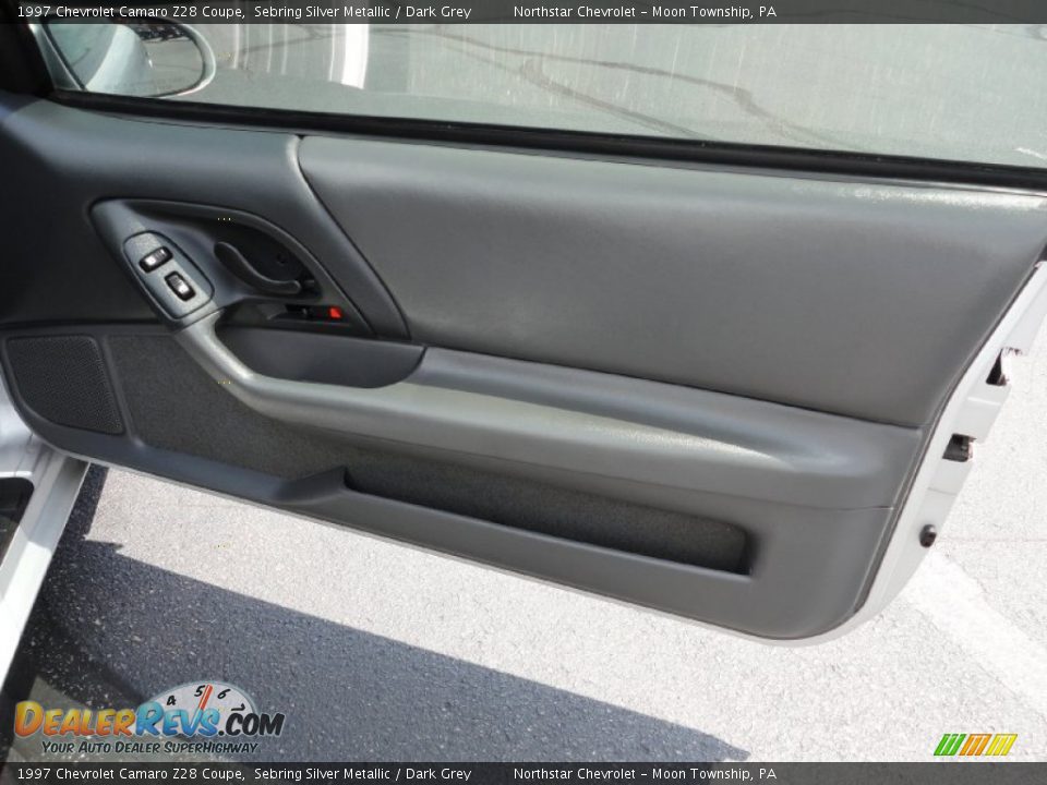 Door Panel of 1997 Chevrolet Camaro Z28 Coupe Photo #17