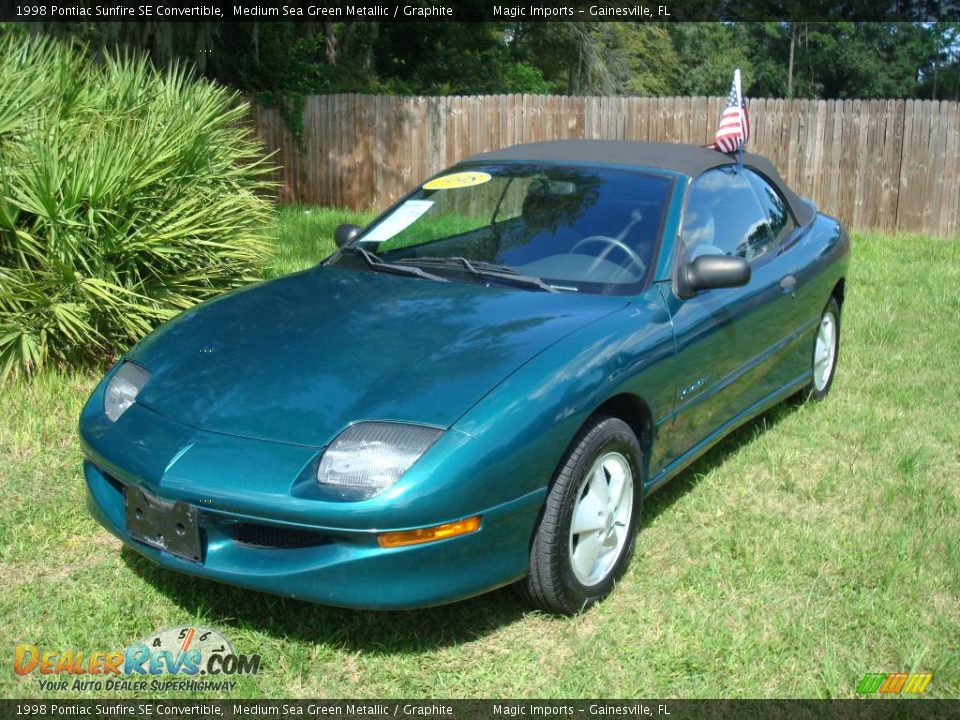 1998 Pontiac Sunfire SE Convertible Medium Sea Green Metallic / Graphite Photo #1