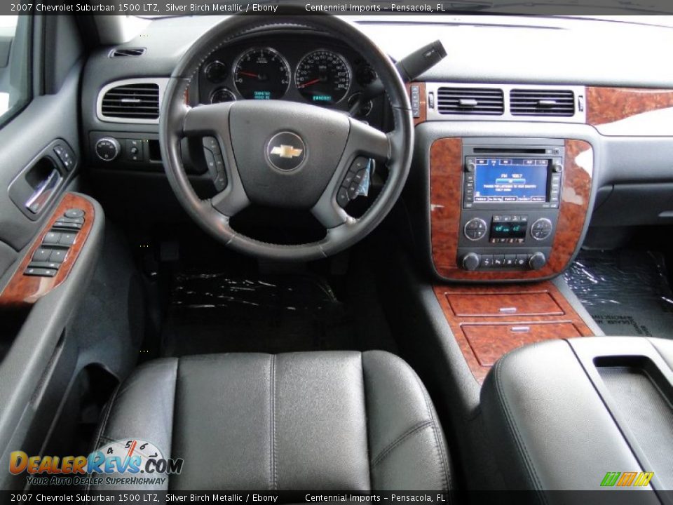 Dashboard of 2007 Chevrolet Suburban 1500 LTZ Photo #22