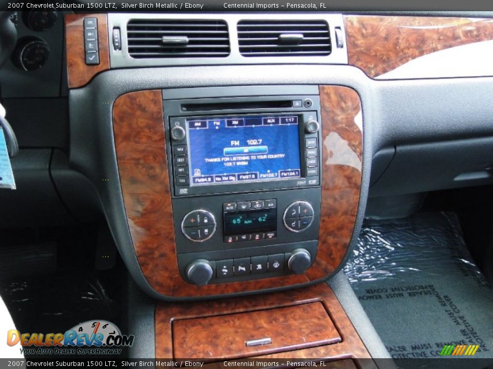 Controls of 2007 Chevrolet Suburban 1500 LTZ Photo #23