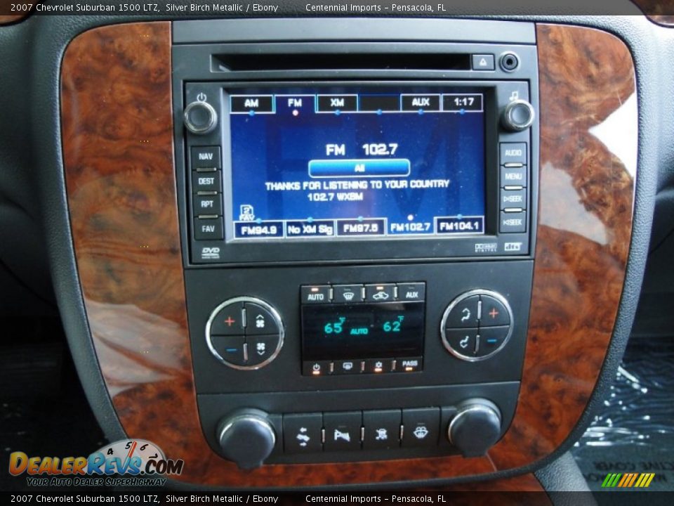 Controls of 2007 Chevrolet Suburban 1500 LTZ Photo #24