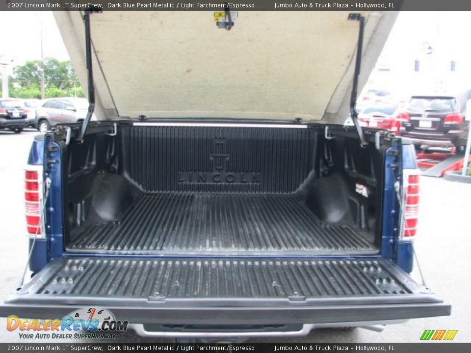 2007 Lincoln Mark LT SuperCrew Dark Blue Pearl Metallic / Light Parchment/Espresso Photo #12