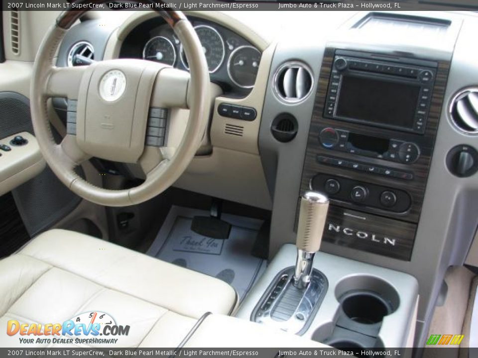 Light Parchment/Espresso Interior - 2007 Lincoln Mark LT SuperCrew Photo #16