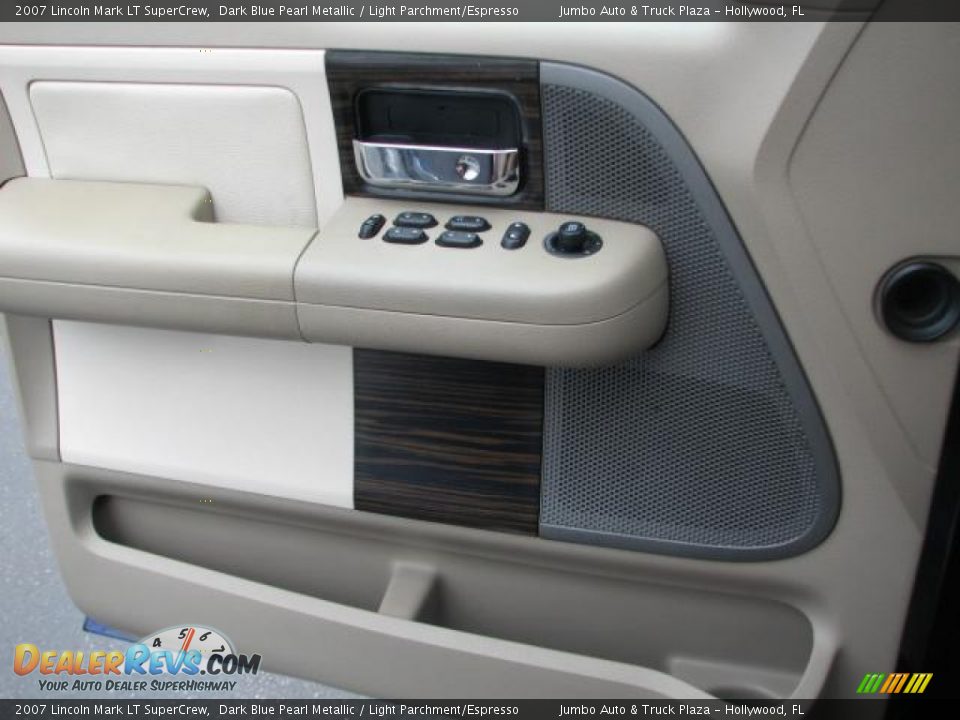 Door Panel of 2007 Lincoln Mark LT SuperCrew Photo #18