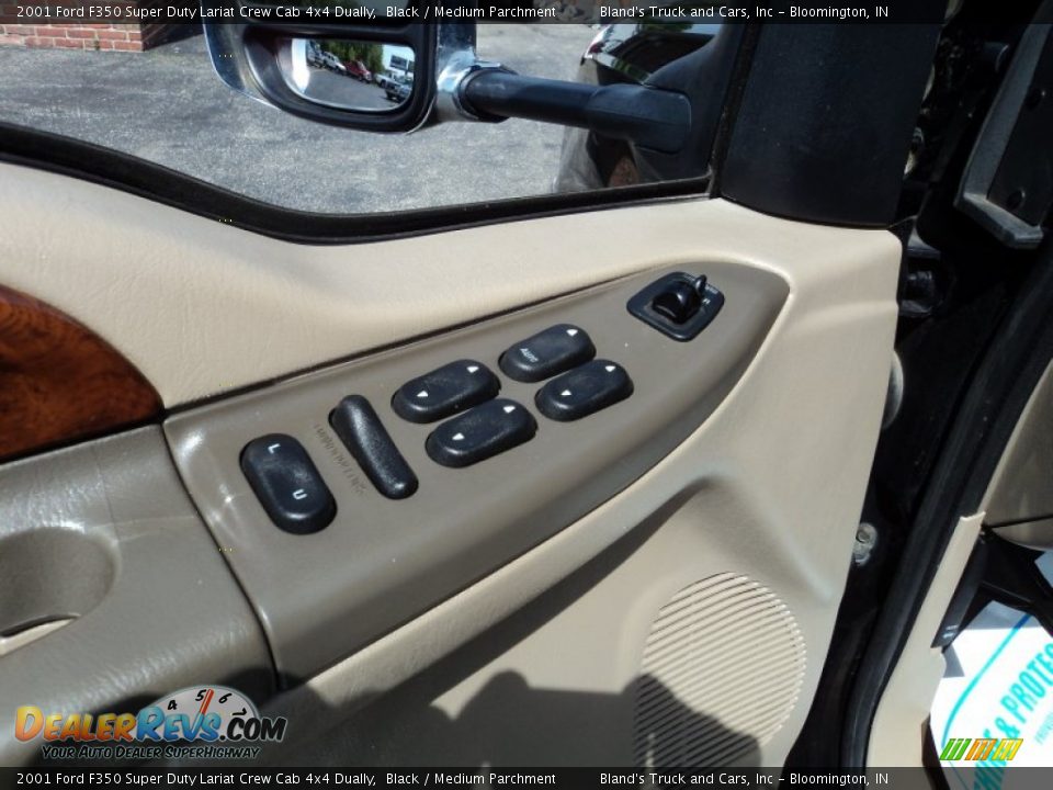 Controls of 2001 Ford F350 Super Duty Lariat Crew Cab 4x4 Dually Photo #15