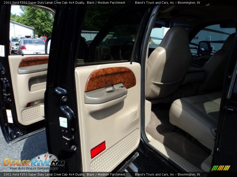 Door Panel of 2001 Ford F350 Super Duty Lariat Crew Cab 4x4 Dually Photo #19