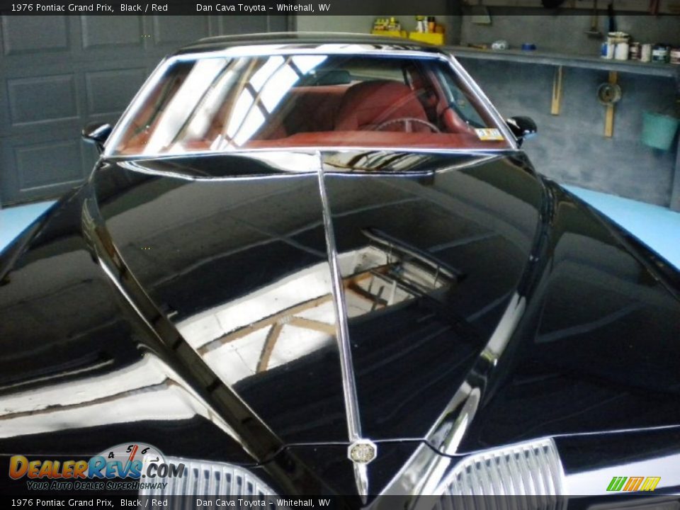 1976 Pontiac Grand Prix Black / Red Photo #5