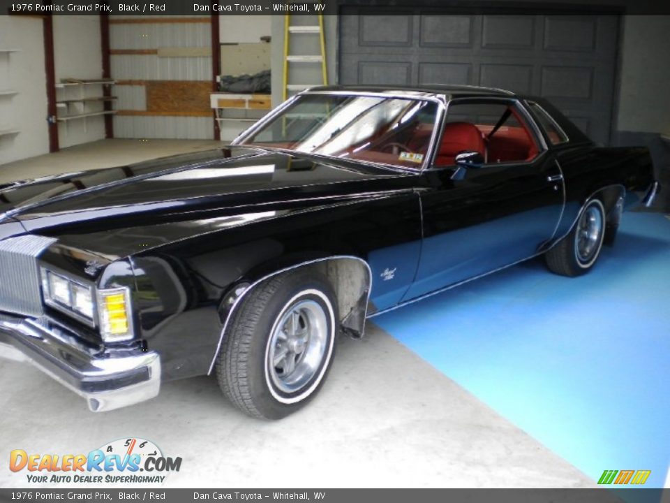 1976 Pontiac Grand Prix Black / Red Photo #6