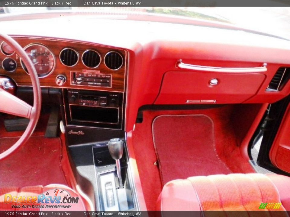 Dashboard of 1976 Pontiac Grand Prix  Photo #17