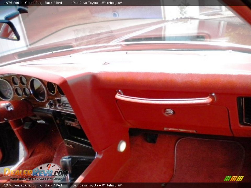 Dashboard of 1976 Pontiac Grand Prix  Photo #19