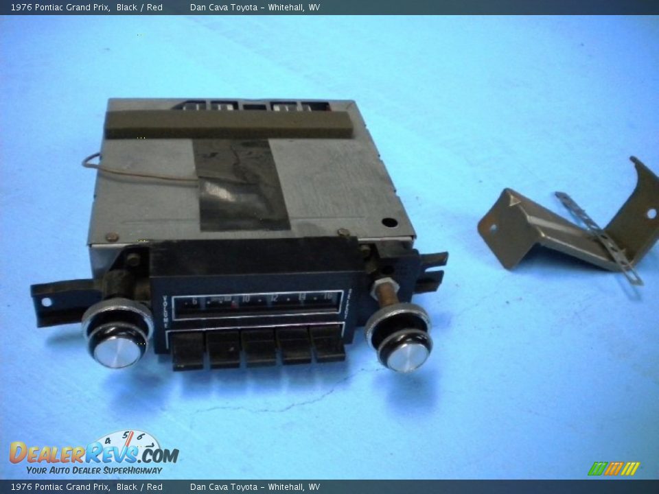 1976 Pontiac Grand Prix Black / Red Photo #22