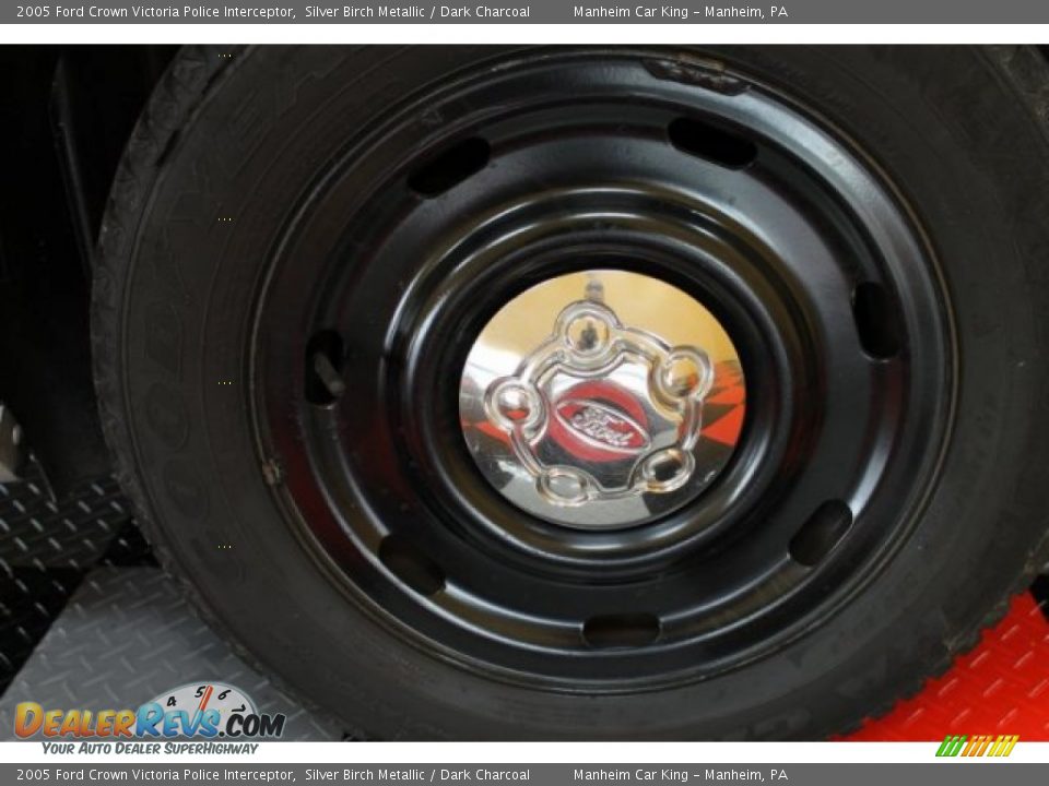 2005 Ford Crown Victoria Police Interceptor Silver Birch Metallic / Dark Charcoal Photo #15