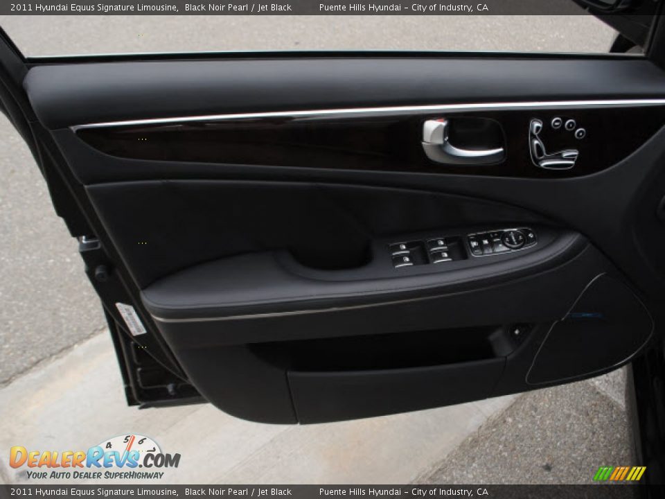 Door Panel of 2011 Hyundai Equus Signature Limousine Photo #6