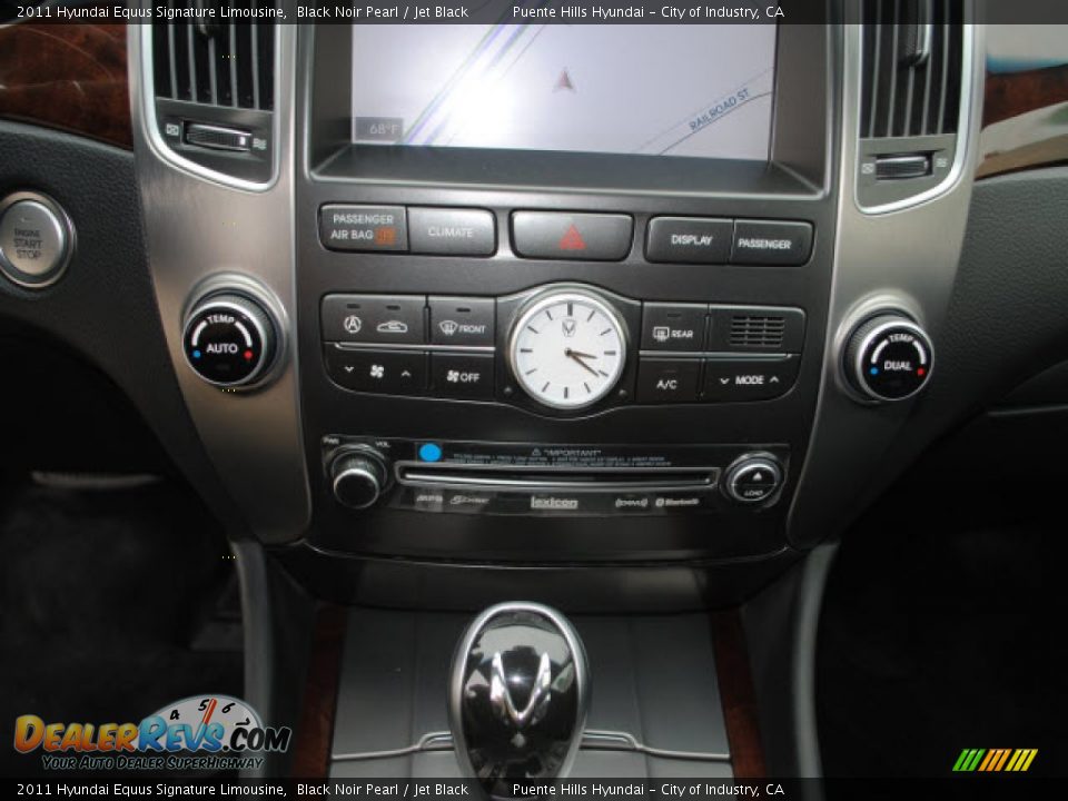 Controls of 2011 Hyundai Equus Signature Limousine Photo #10