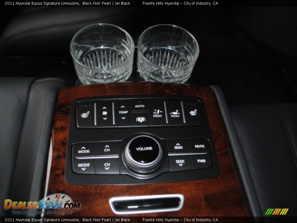 Controls of 2011 Hyundai Equus Signature Limousine Photo #19