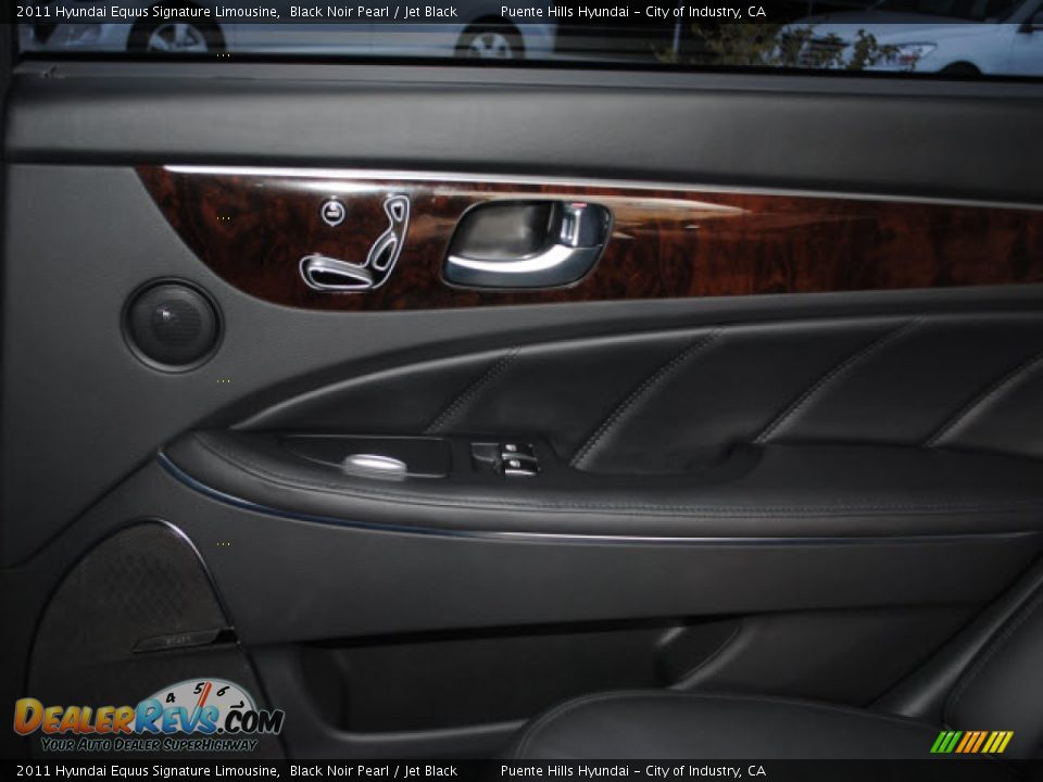 Door Panel of 2011 Hyundai Equus Signature Limousine Photo #22