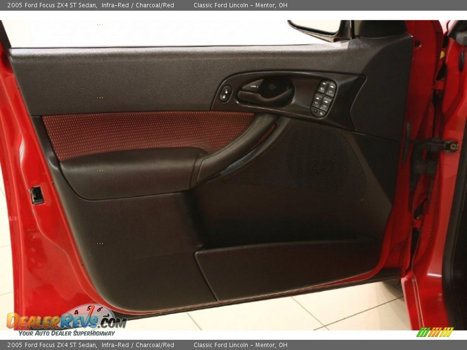 Door Panel of 2005 Ford Focus ZX4 ST Sedan Photo #6