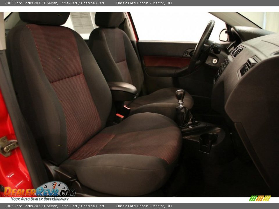 Charcoal/Red Interior - 2005 Ford Focus ZX4 ST Sedan Photo #15