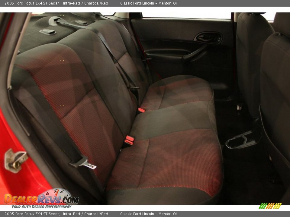 Charcoal/Red Interior - 2005 Ford Focus ZX4 ST Sedan Photo #16