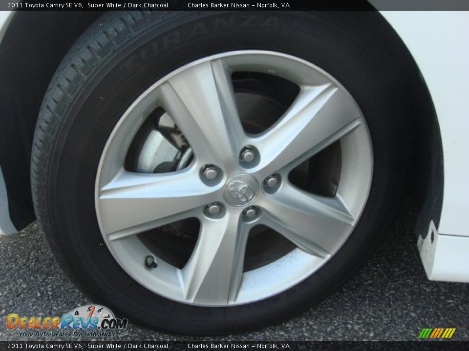 2011 Toyota Camry SE V6 Super White / Dark Charcoal Photo #21