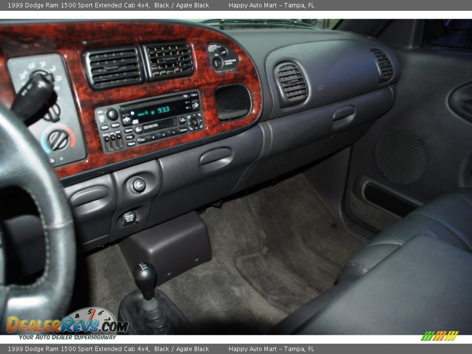 Controls of 1999 Dodge Ram 1500 Sport Extended Cab 4x4 Photo #25
