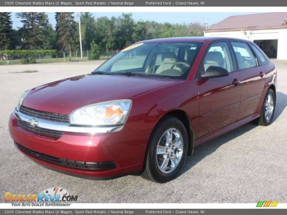 Front 3/4 View of 2005 Chevrolet Malibu Maxx LS Wagon Photo #1