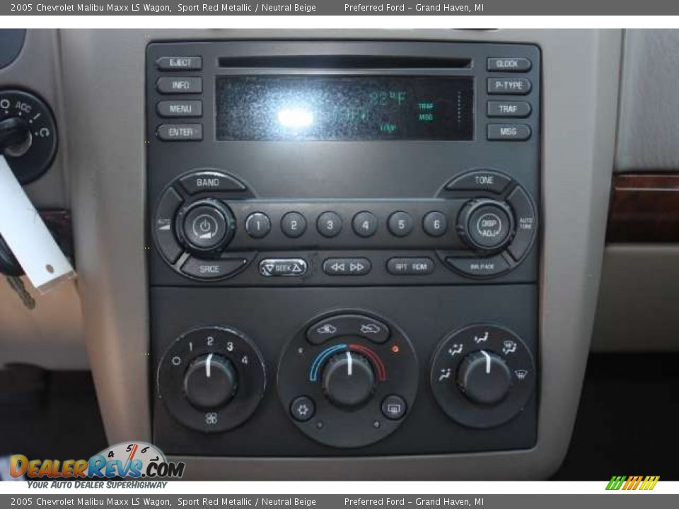 Controls of 2005 Chevrolet Malibu Maxx LS Wagon Photo #18