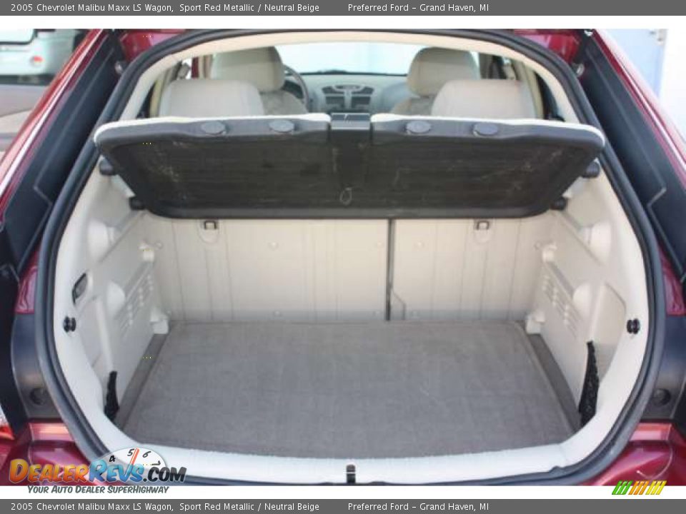 2005 Chevrolet Malibu Maxx LS Wagon Trunk Photo #23