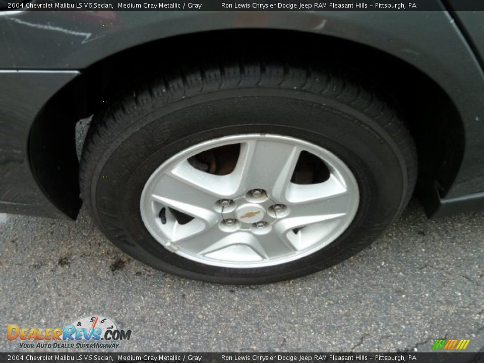 2004 Chevrolet Malibu LS V6 Sedan Medium Gray Metallic / Gray Photo #11