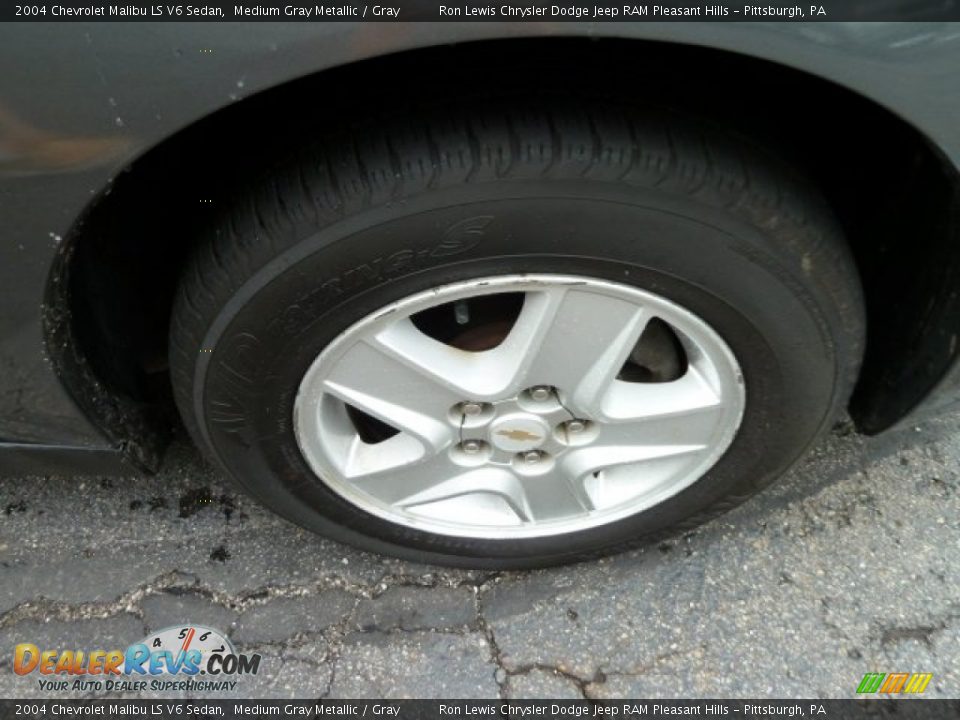 2004 Chevrolet Malibu LS V6 Sedan Medium Gray Metallic / Gray Photo #12