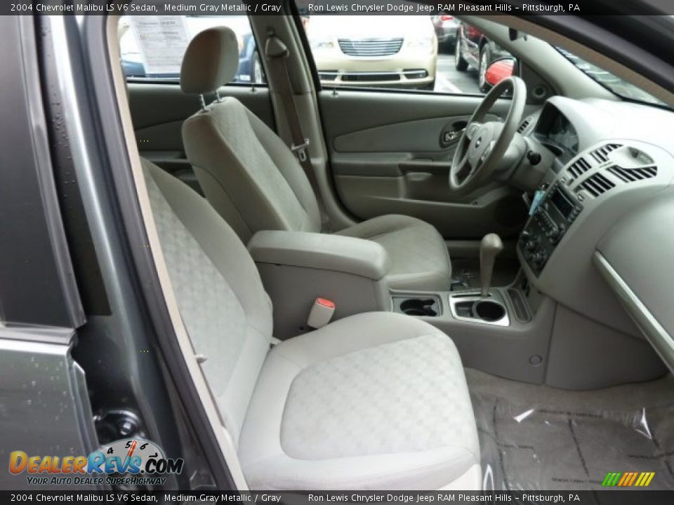 2004 Chevrolet Malibu LS V6 Sedan Medium Gray Metallic / Gray Photo #13