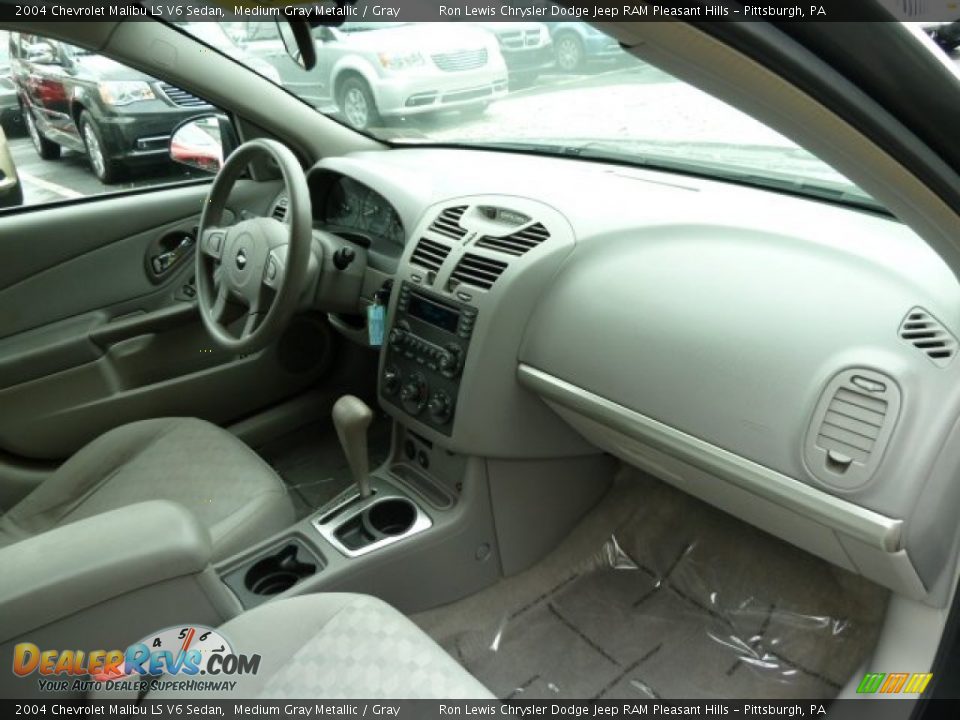 2004 Chevrolet Malibu LS V6 Sedan Medium Gray Metallic / Gray Photo #14
